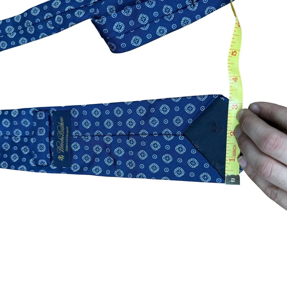 Brooks Brothers Necktie Mens OS Navy Blue Geometric Medallion Silk Woven Italy